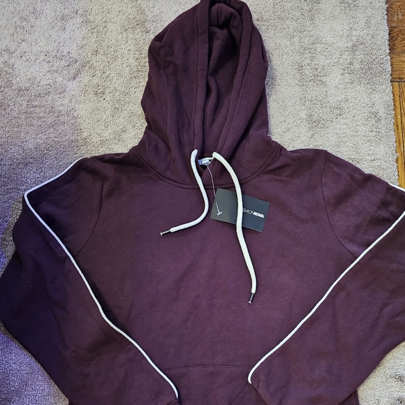 NWT Burgundy Women's Medium Sweatshirt Fashion Nova | Fleeced Hoodie | Never Use - Picture 2 of 3